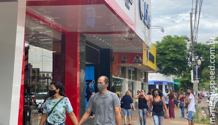 Com expectativa nas vendas, lojistas de Dourados realizam liquidação de até 70% de desconto Com expectativa nas vendas, lojistas de Dourados realizam liquidação de até 70% de desconto