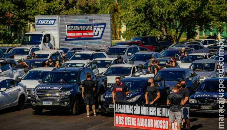 Com portas fechadas, trabalhadores fazem carreata para pedir redução do ICMS cobrado por Reinaldo Com portas fechadas, trabalhadores fazem carreata para pedir redução do ICMS cobrado por Reinaldo