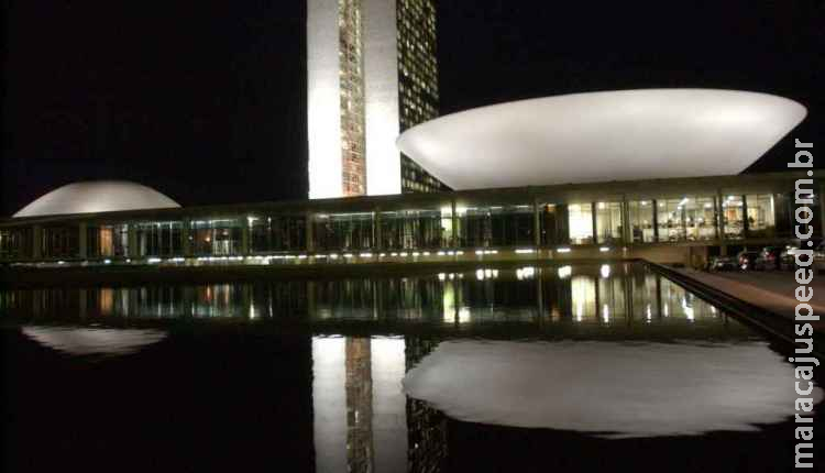 Congresso derruba veto a indenização a profissionais de saúde Congresso derruba veto a indenização a profissionais de saúde