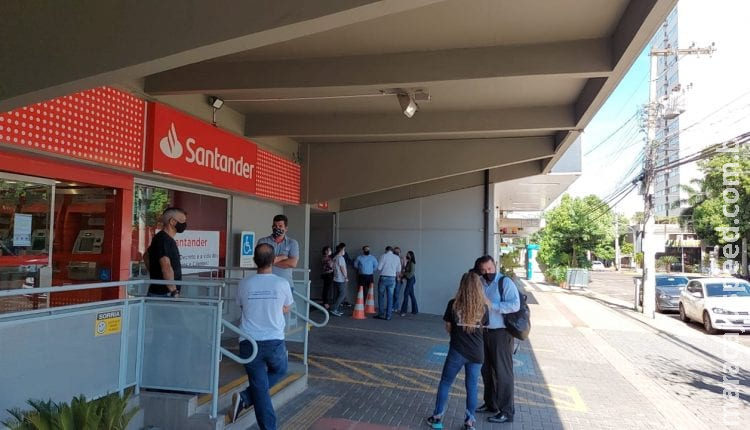 Descumprindo decreto, sindicato fecha agência bancária que estava funcionando em Campo Grande Descumprindo decreto, sindicato fecha agência bancária que estava funcionando em Campo Grande
