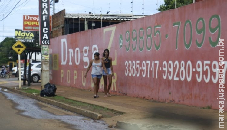 Do Caiobá ao São Conrado, máscara é item raro e sobram desculpas para entrar nos comércios Do Caiobá ao São Conrado, máscara é item raro e sobram desculpas para entrar nos comércios