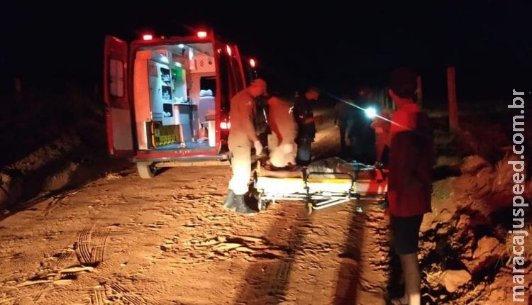 Dupla de amigos decide beber em estrada vicinal e jovem é atropelado Dupla de amigos decide beber em estrada vicinal e jovem é atropelado