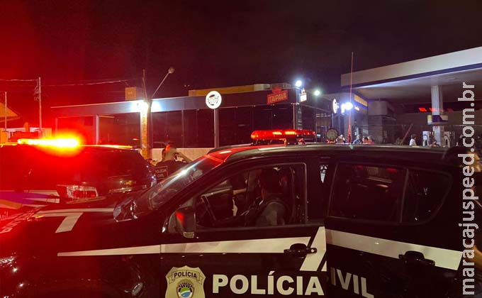 Fiscalização flagrou 45 comércios irregulares e interrompeu dois jogos de futebol em Campo Grande Fiscalização flagrou 45 comércios irregulares e interrompeu dois jogos de futebol em Campo Grande