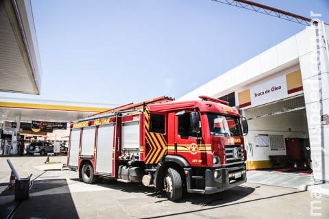 Funcionário inala fumaça e é socorrido após tentar conter fogo em posto de combustíveis de Campo Grande Funcionário inala fumaça e é socorrido após tentar conter fogo em posto de combustíveis de Campo Grande