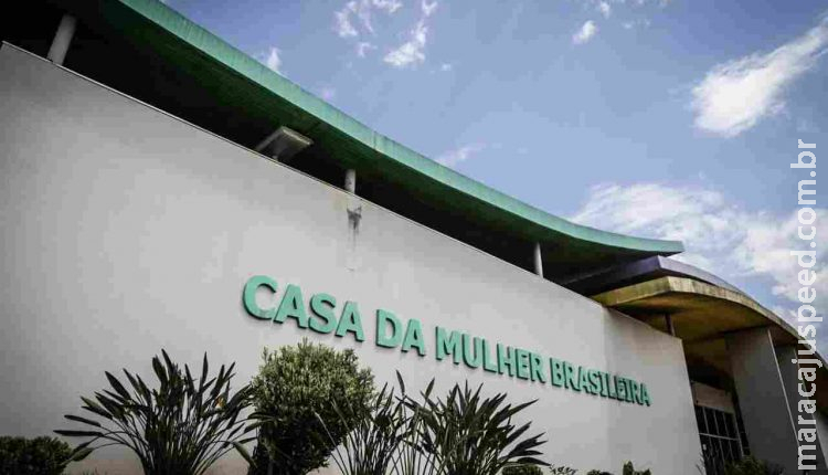 Grávida é perseguida pelas ruas por marido e agredida a socos e chutes Grávida é perseguida pelas ruas por marido e agredida a socos e chutes