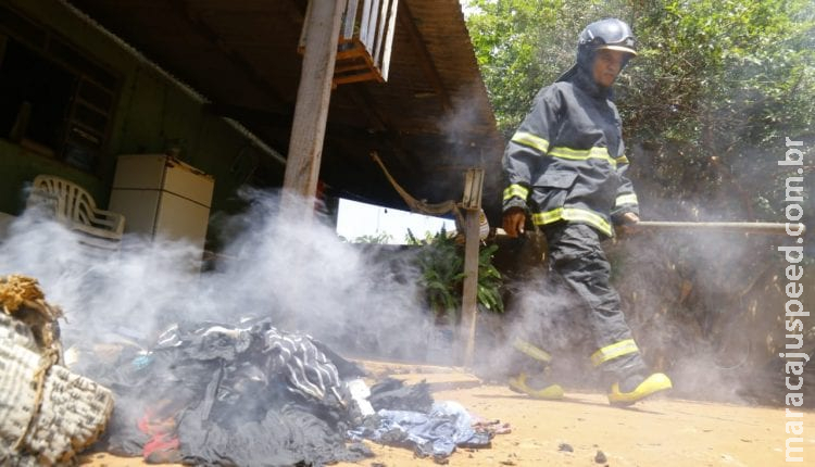 Incêndio em casa termina com quarto destruído no Itamaracá Incêndio em casa termina com quarto destruído no Itamaracá