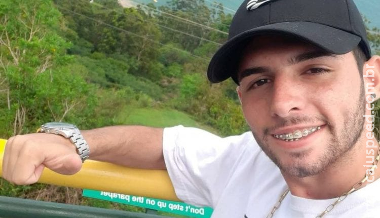 Jovem é executado com tiro no olho na frente da casa de amigas em Campo Grande Jovem é executado com tiro no olho na frente da casa de amigas em Campo Grande