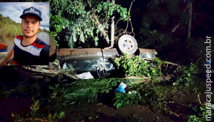 Jovem morre após capotar carro várias vezes e ser arremessado a 15 metros em rodovia