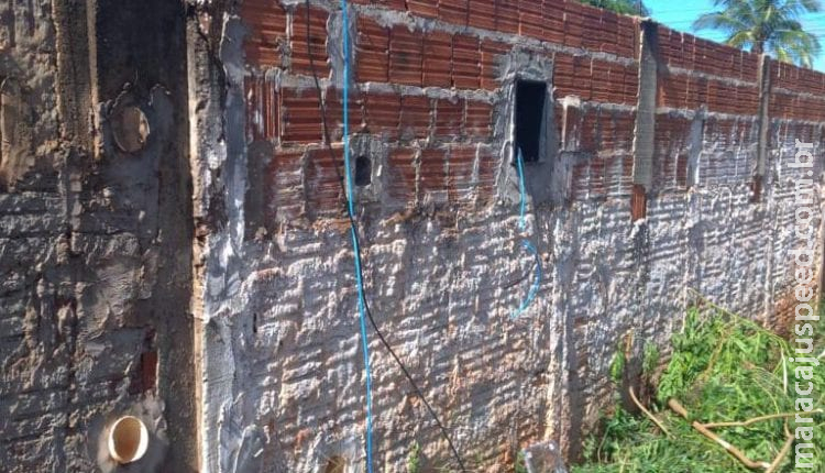 Ladrão é flagrado durante furto de fiação em residência de cidade do MS Ladrão é flagrado durante furto de fiação em residência de cidade do MS