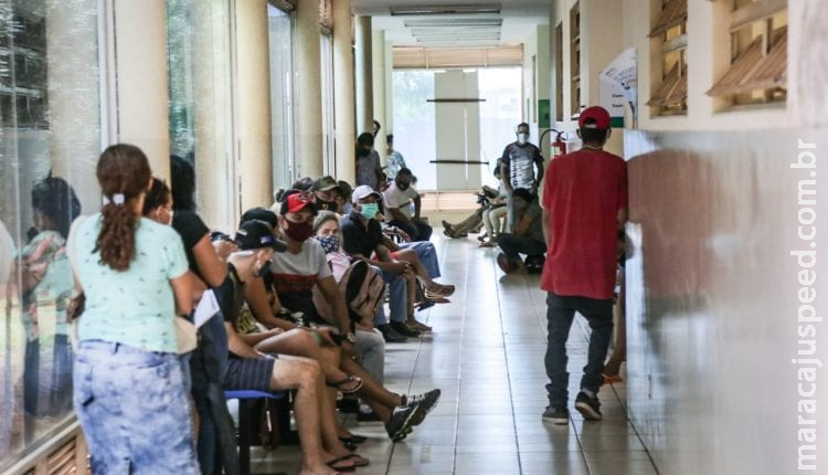 Na fila há 4 horas, pacientes com sintomas de coronavírus relatam demora na UPA Moreninhas Na fila há 4 horas, pacientes com sintomas de coronavírus relatam demora na UPA Moreninhas