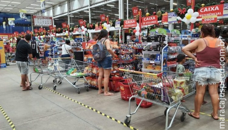Na semana do ‘fecha tudo’, Vigilância Sanitária realiza blitz educativa nos supermercados Na semana do ‘fecha tudo’, Vigilância Sanitária realiza blitz educativa nos supermercados