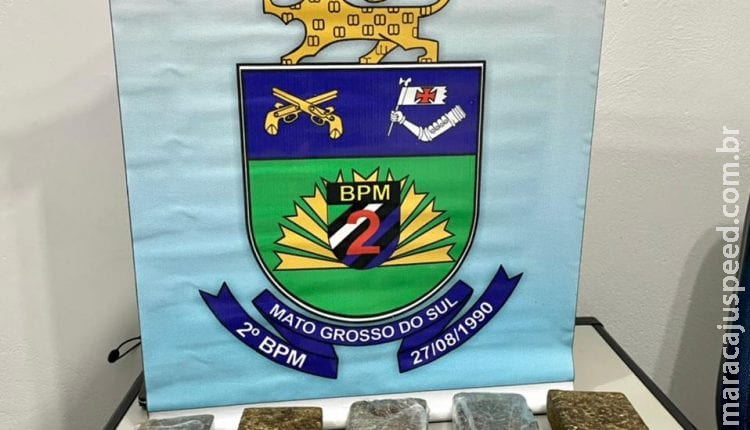Polícia Militar prende homem com ‘encomenda’ de tabletes de maconha Polícia Militar prende homem com ‘encomenda’ de tabletes de maconha