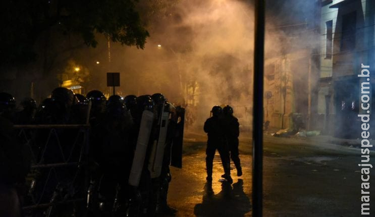 Protestos contra presidente do Paraguai deixam um morto e 18 pessoas feridas Protestos contra presidente do Paraguai deixam um morto e 18 pessoas feridas