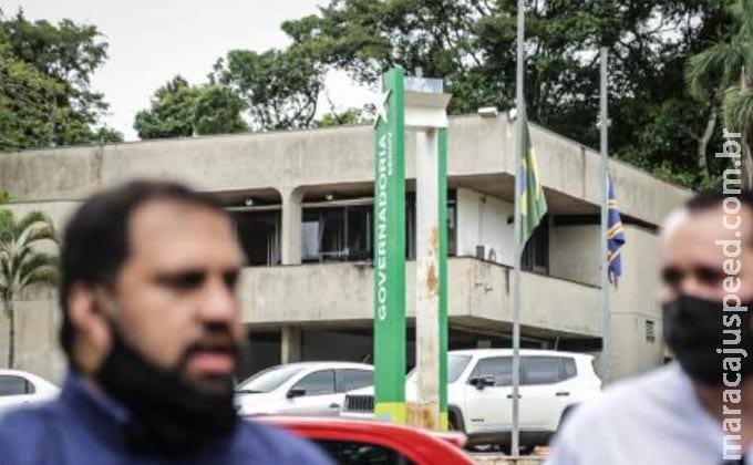 Reinaldo ignora protestos e reajusta pauta fiscal: gasolina ficará R$ 0,18 mais cara em MS Reinaldo ignora protestos e reajusta pauta fiscal: gasolina ficará R$ 0,18 mais cara em MS