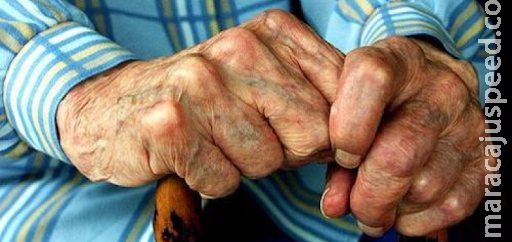 Bandidos fingem que vão fazer revisão em cerca elétrica e assaltam casal de idosos Bandidos fingem que vão fazer revisão em cerca elétrica e assaltam casal de idosos