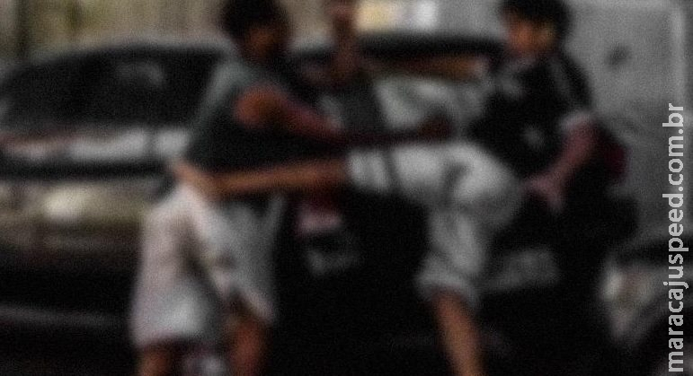 Barraco no motel: marido descobre que mulher está com outro e homens trocam socos e ameaças Barraco no motel: marido descobre que mulher está com outro e homens trocam socos e ameaças