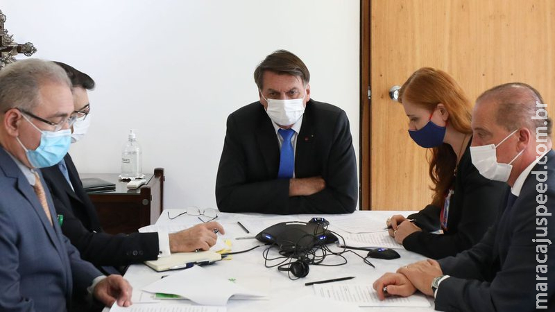 Bolsonaro conversa com Putin sobre importação da vacina Sputnik V
