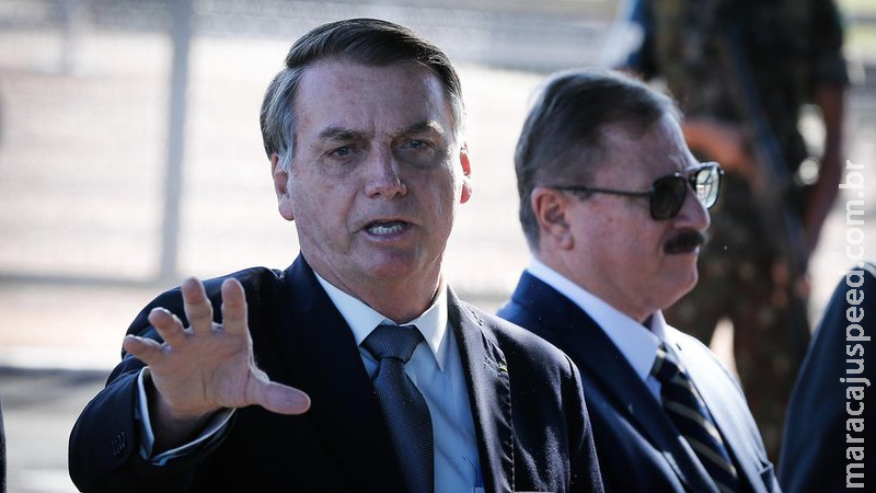 Bolsonaro pressiona senador a pedir abertura de impeachment de ministros do STF Bolsonaro pressiona senador a pedir abertura de impeachment de ministros do STF