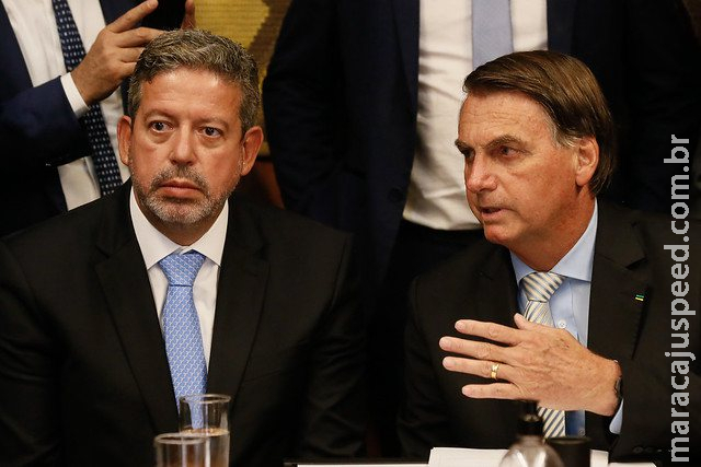 Bolsonaro recebe sugestão para deixar Orçamento com Lira Bolsonaro recebe sugestão para deixar Orçamento com Lira