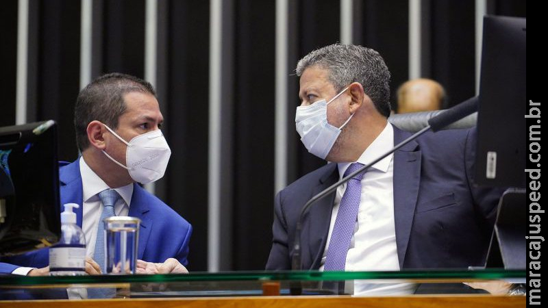 Câmara aprova texto-base de venda a empresas de vacinas sem aval da Anvisa Câmara aprova texto-base de venda a empresas de vacinas sem aval da Anvisa