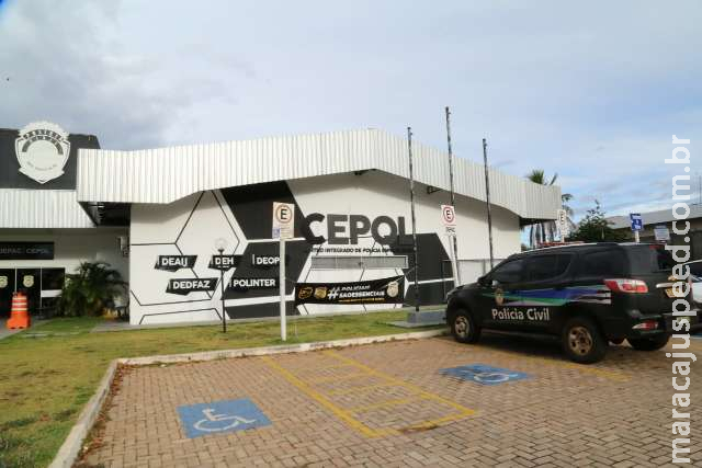Com faca no pescoço, motorista de aplicativo é feito refém durante roubo Com faca no pescoço, motorista de aplicativo é feito refém durante roubo