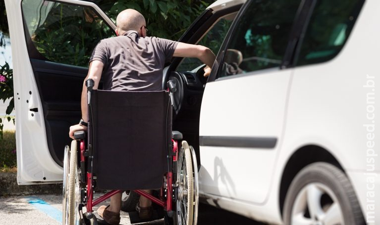 Comissão aprova carro reserva de seguradora adaptado a cliente com deficiência Comissão aprova carro reserva de seguradora adaptado a cliente com deficiência