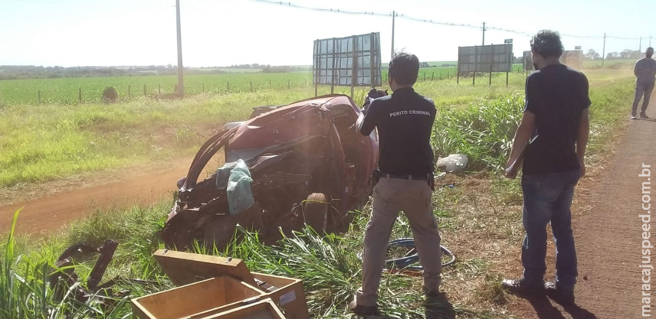 Condutor de veículo que bateu contra carreta morre no hospital Condutor de veículo que bateu contra carreta morre no hospital
