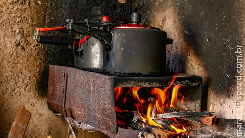 De R$ 50 a R$ 89: gás de cozinha aumenta 78% em MS e força mudança para o fogão a lenha De R$ 50 a R$ 89: gás de cozinha aumenta 78% em MS e força mudança para o fogão a lenha