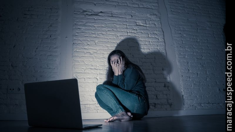 De visitas indesejadas a envio de buquês, ‘stalkeadores’ têm feito 1 vítima por dia em MS De visitas indesejadas a envio de buquês, ‘stalkeadores’ têm feito 1 vítima por dia em MS