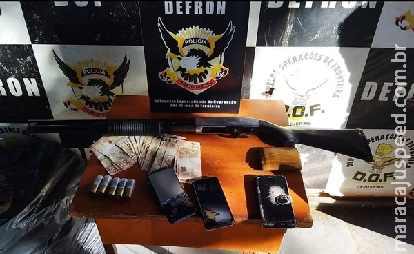 Defron apreende droga, arma e dinheiro; três são presos Defron apreende droga, arma e dinheiro; três são presos
