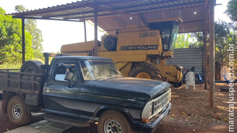 Em ação contra furtos praticados em fazendas, polícia recupera colheitadeira que estava em aldeia