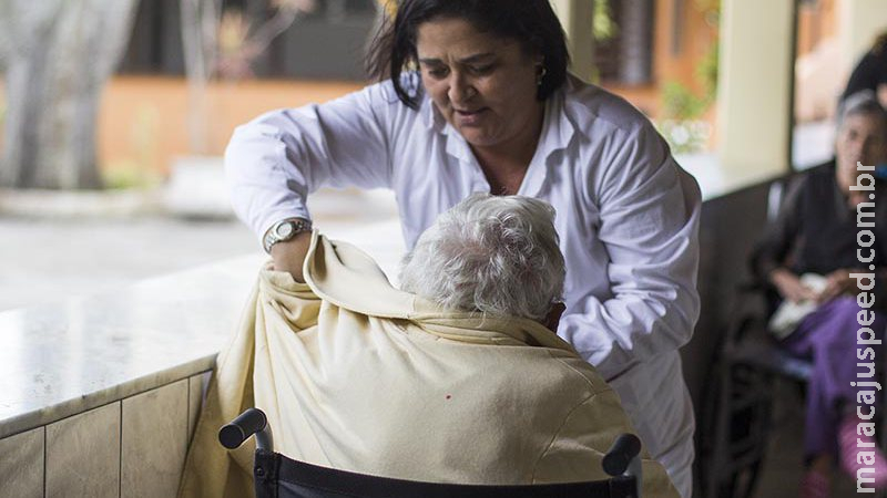 Em Campo Grande, projeto inclui cuidadores de idosos em grupo prioritário de imunização da Covid-19