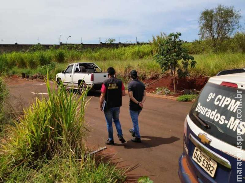 Encontrado morto em caminhonete sofreu golpes de facão na cabeça e 16 tiros