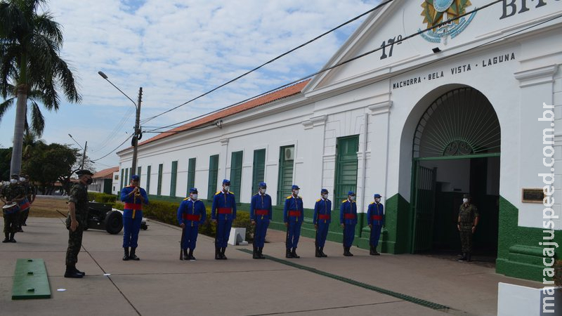 Exército abre licitação para gastar R$ 303 mil com jogos, entre eles pebolim, cama elástica e até piscina de bolinhas