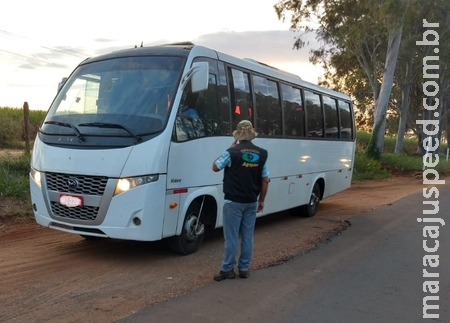 Fiscalização autua veículos que faziam transporte clandestino em MS Fiscalização autua veículos que faziam transporte clandestino em MS