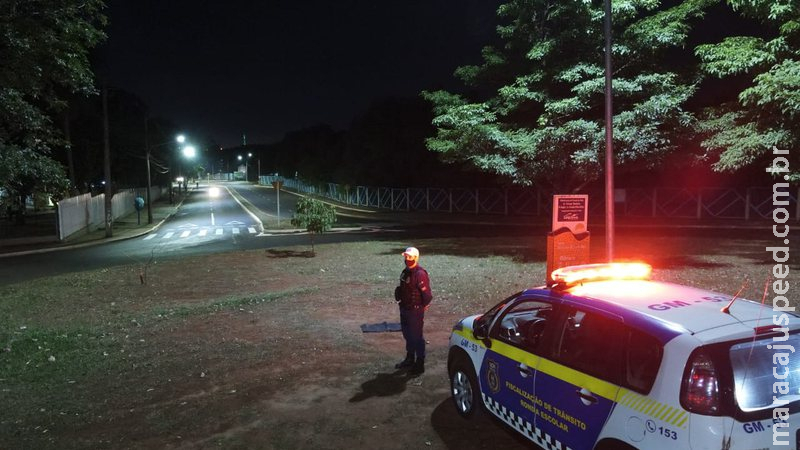 Fiscalização dispersa 106 pessoas nas ruas após toque de recolher em Campo Grande Fiscalização dispersa 106 pessoas nas ruas após toque de recolher em Campo Grande