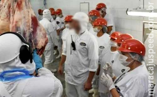 Frigorífico suspende abates e investiga surto de diarreia entre funcinários Frigorífico suspende abates e investiga surto de diarreia entre funcinários