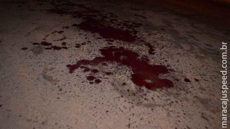 Homem tenta correr e acaba ferido a tiros por pistoleiros na fronteira Homem tenta correr e acaba ferido a tiros por pistoleiros na fronteira