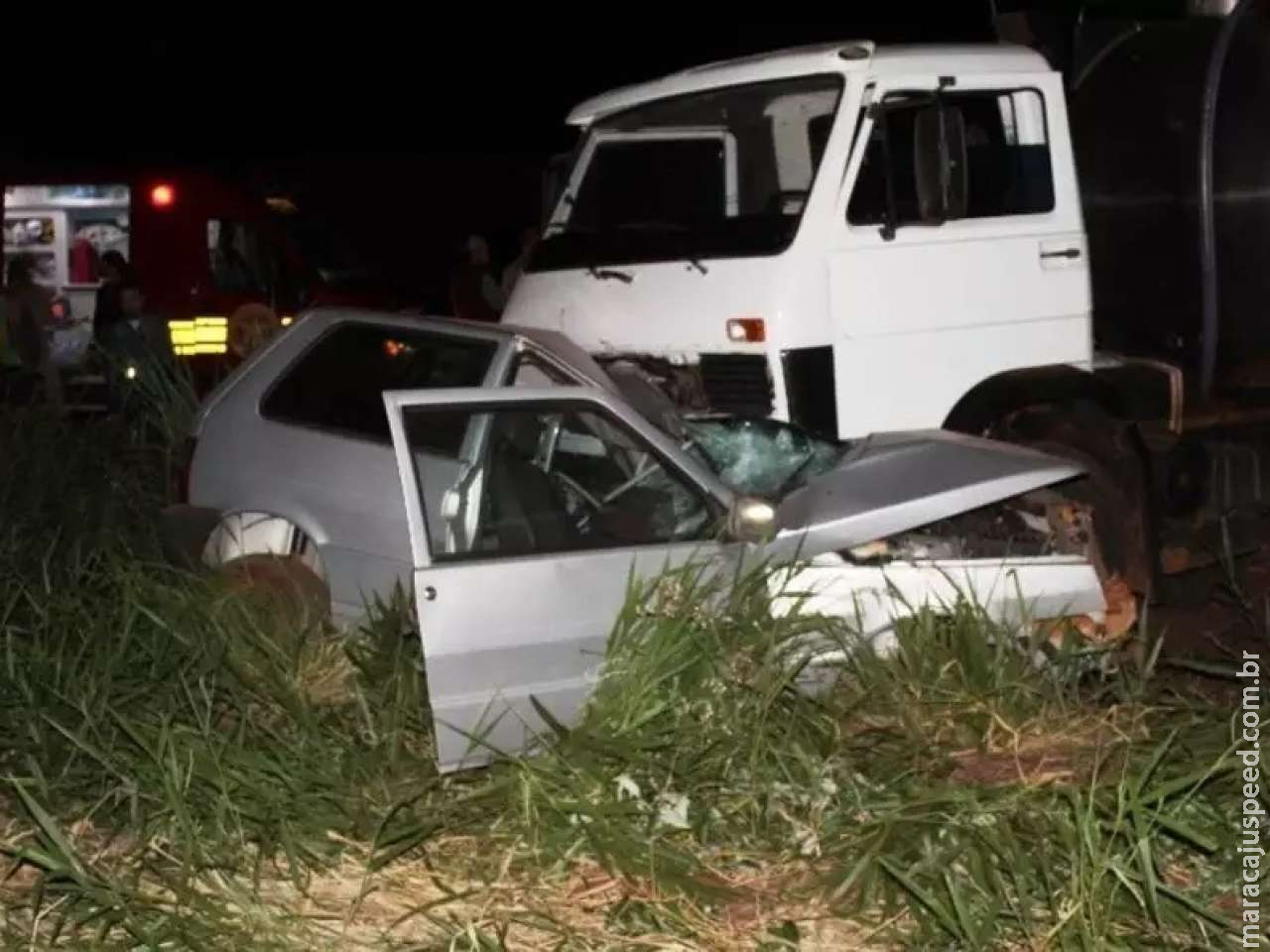 Idoso morre após bater veículo de frente contra caminhão de leite Idoso morre após bater veículo de frente contra caminhão de leite