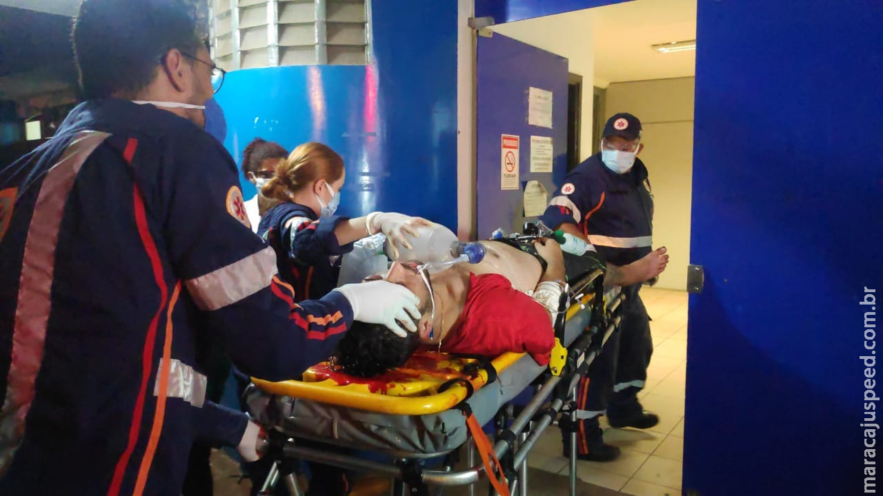 Jovem é baleado com 5 tiros em Dourados Jovem é baleado com 5 tiros em Dourados