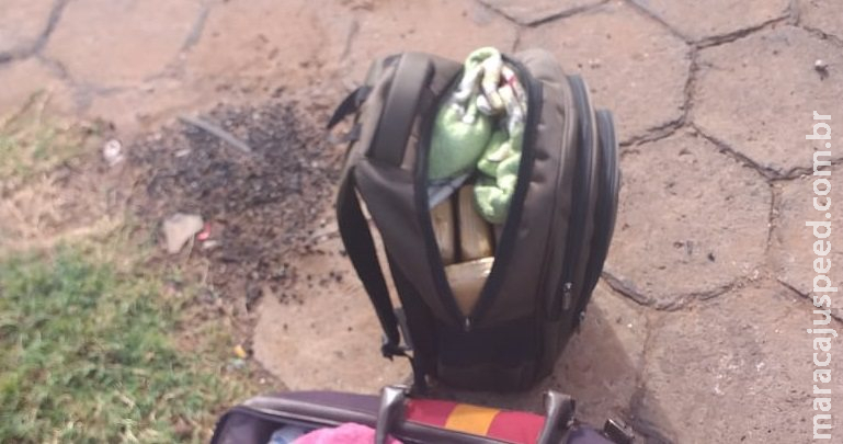 Jovem é presa com nove quilos de maconha na mochila em posto de combustível de Ponta Porã Jovem é presa com nove quilos de maconha na mochila em posto de combustível de Ponta Porã