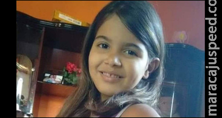 Mãe que enterrou filha viva vai a júri popular Mãe que enterrou filha viva vai a júri popular
