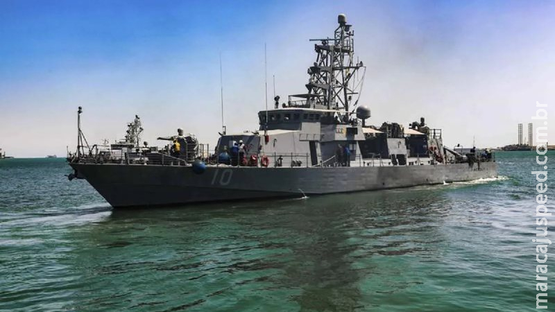 Marinha dos EUA realiza disparos após navios do Irã se aproximarem de patrulha Marinha dos EUA realiza disparos após navios do Irã se aproximarem de patrulha