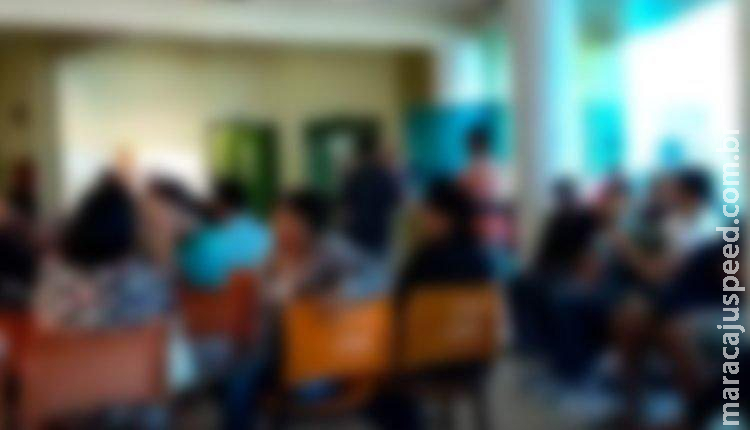 Médica se tranca em sala após ser atacada por casal que queria ‘kit covid’ em posto de saúde Médica se tranca em sala após ser atacada por casal que queria ‘kit covid’ em posto de saúde
