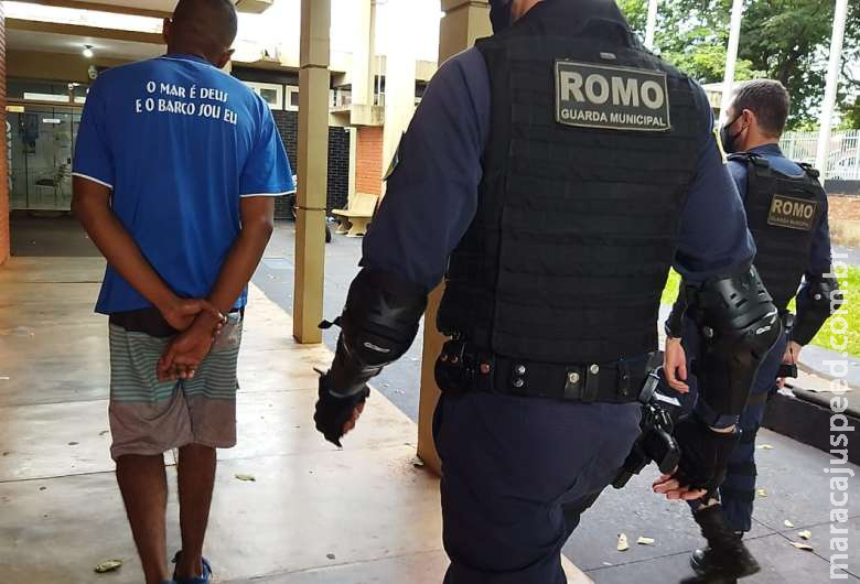 Motociclista é preso após passar Motociclista é preso após passar