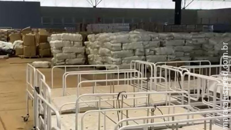 MS distribui camas que estavam guardadas em pavilhão e foram alvo de disputa judicial