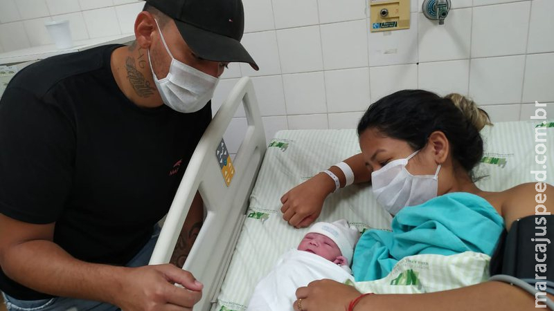 Nascida em carro no Centro, Pérola tem saúde ótima e já mama Nascida em carro no Centro, Pérola tem saúde ótima e já mama