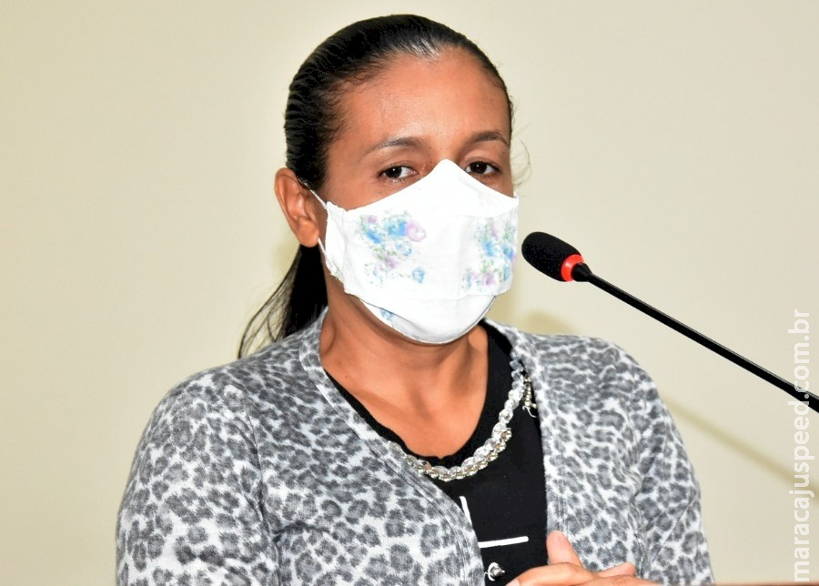 Neia solicita limpeza em terrenos baldios na Rua Santa Rosa Neia solicita limpeza em terrenos baldios na Rua Santa Rosa
