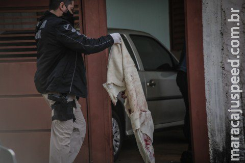 Pai de 84 anos atira em bandidos para salvar a filha de assalto em Campo Grande Pai de 84 anos atira em bandidos para salvar a filha de assalto em Campo Grande