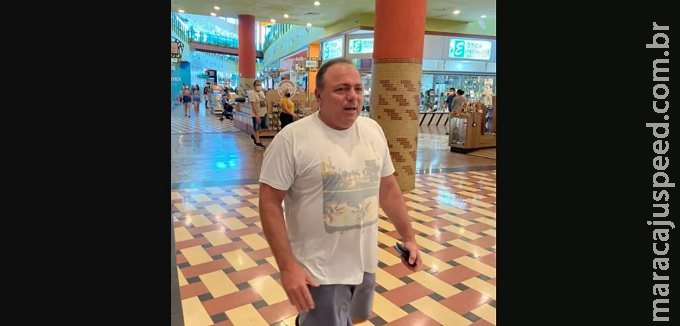 Pazuello entra sem máscara em shopping de Manaus e é advertido Pazuello entra sem máscara em shopping de Manaus e é advertido